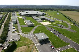 Vue aérienne du Synchrotron-SOLEIL